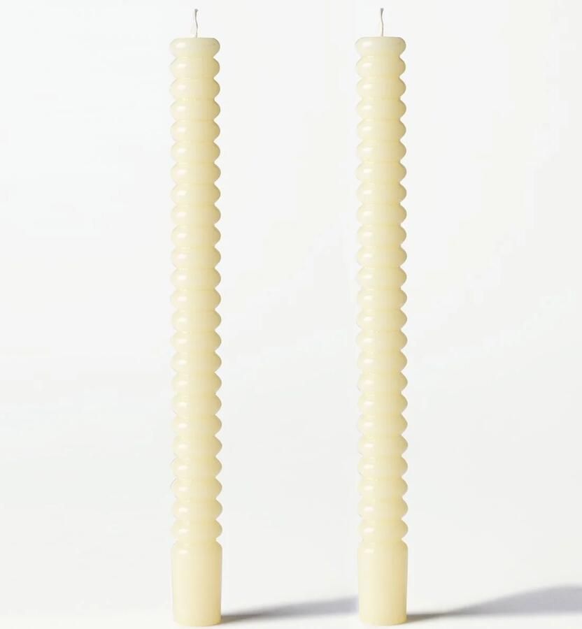 HEMA Dinerkaarsen ⌀2.2x25cm Ribbel Lichtgeel 2 Stuks (lichtgeel)