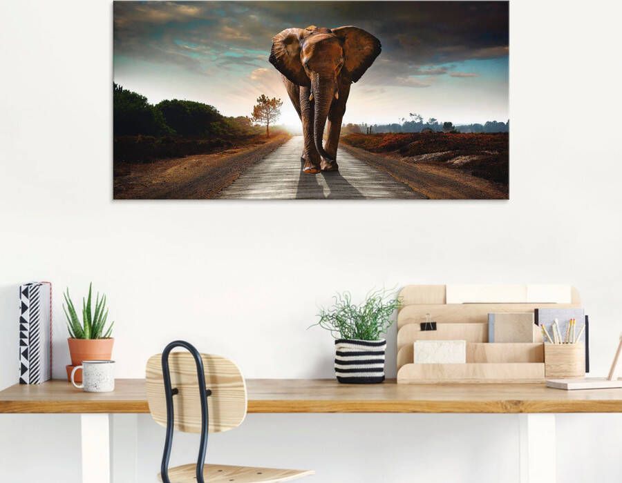 Artland Print op glas Een olifant loopt op de weg