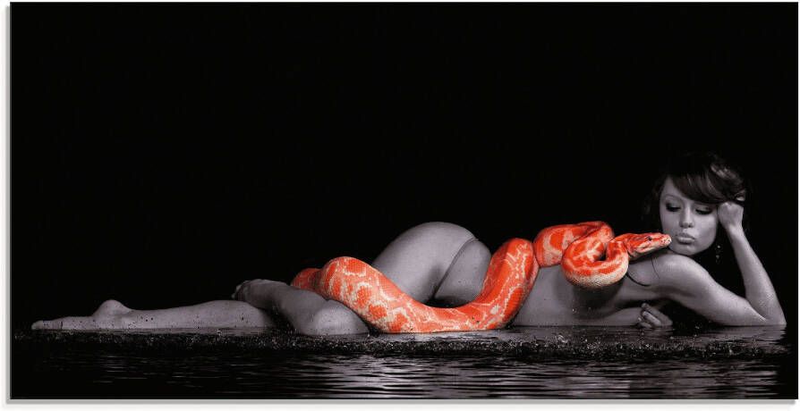 Artland Print op glas Vrouw in water liggend met rode python