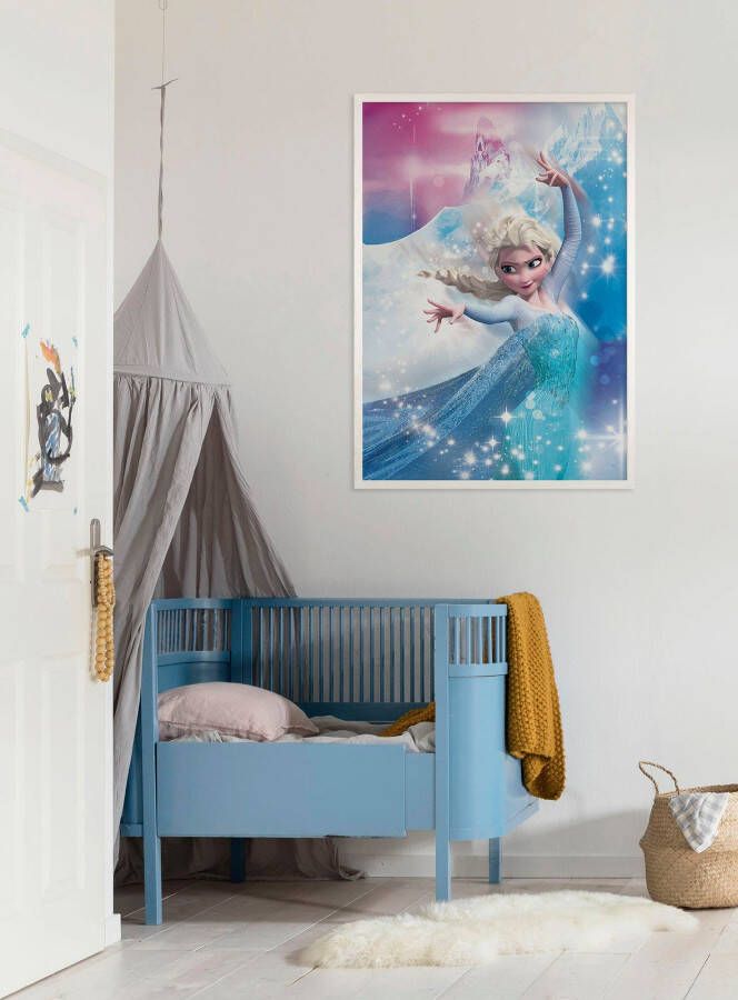 Komar Artprint met lijst Fotolijstje hout white met artprint "Frozen 2 Elsa actie" als set (1 stuk)