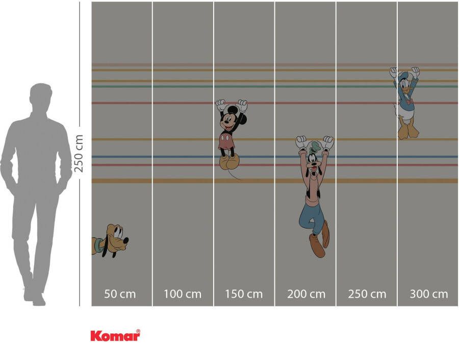 Komar Fotobehang Vlies fotobehang Mickey Hanging with Friends grootte 300 x 250 cm (1 stuk)