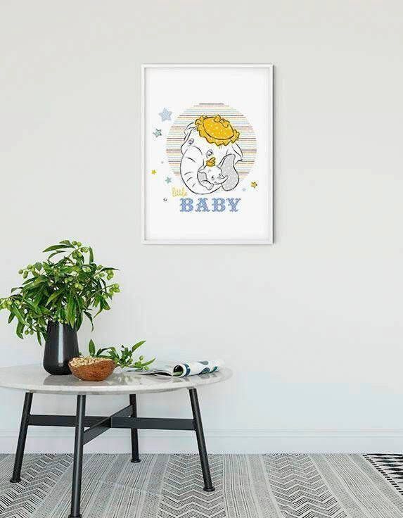 Komar Wanddecoratie Dumbo Little baby Wanddecoratie voor de kinderkamer zonder lijst