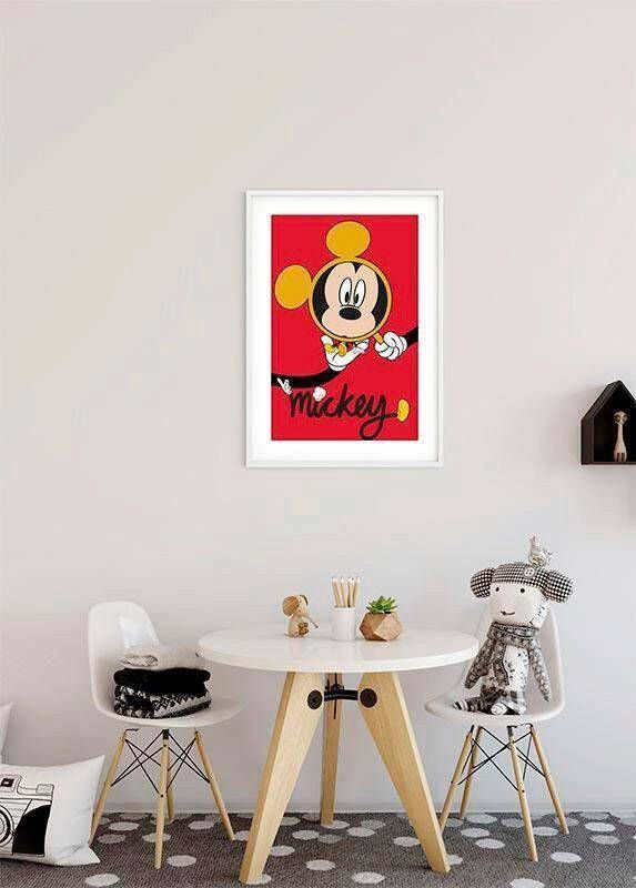 Komar Wanddecoratie Mickey Mouse Magnifying Glass Wanddecoratie voor de kinderkamer zonder lijst (1 stuk)