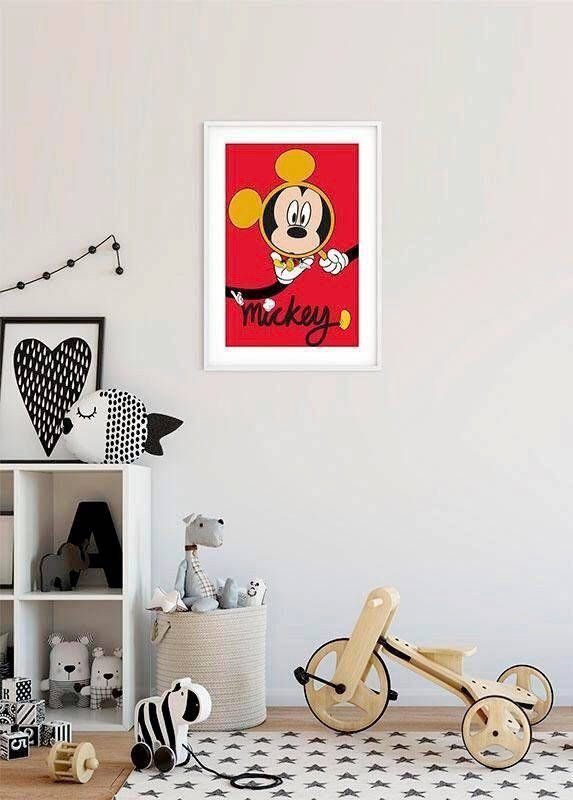 Komar Wanddecoratie Mickey Mouse Magnifying Glass Wanddecoratie voor de kinderkamer zonder lijst (1 stuk)