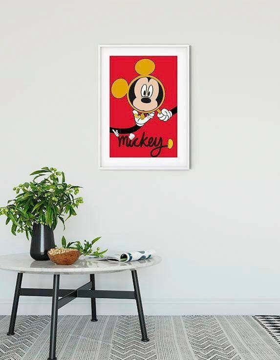 Komar Wanddecoratie Mickey Mouse Magnifying Glass Wanddecoratie voor de kinderkamer zonder lijst (1 stuk)