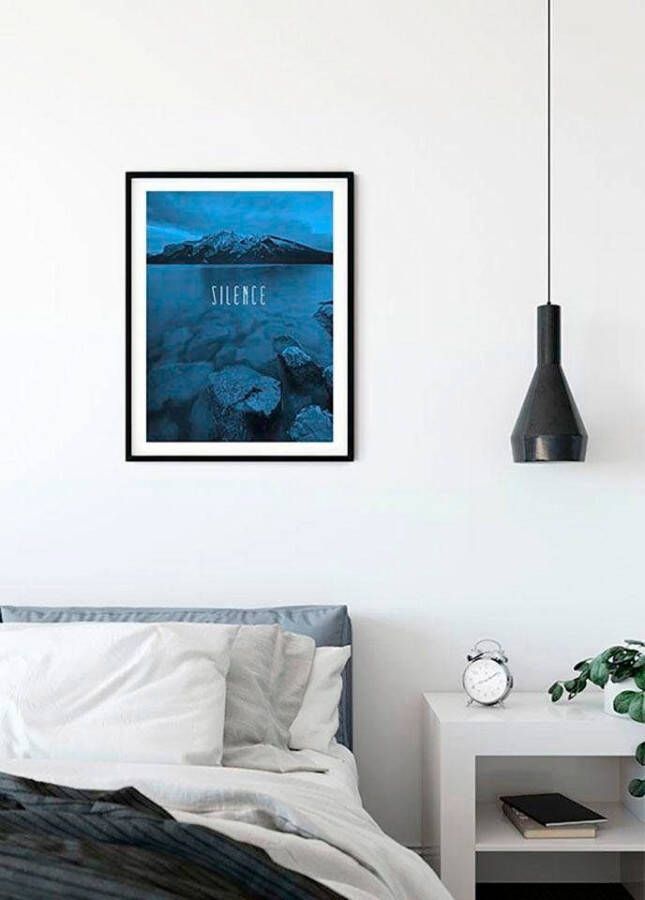 Komar Wanddecoratie Word Lake Silence blue Wanddecoratie zonder lijst