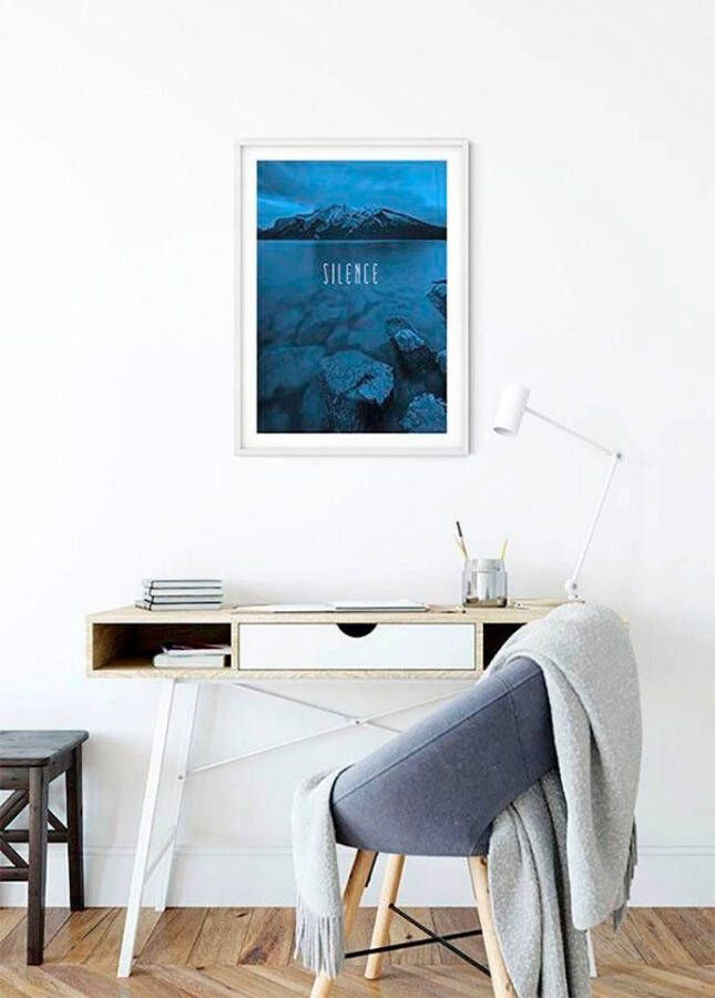 Komar Wanddecoratie Word Lake Silence blue Wanddecoratie zonder lijst