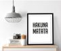 Queence Wanddecoratie Hakuna Matata HD premium posterdruk incl. houten lijst - Thumbnail 2