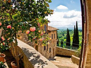 Home affaire Print op glas Banepetkovic: rozen in San Gimignano met Toscaans landschap 80 60 cm
