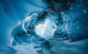 Komar The Eye Of The Glacier Vlies Fotobehang 450x280cm 9-banen