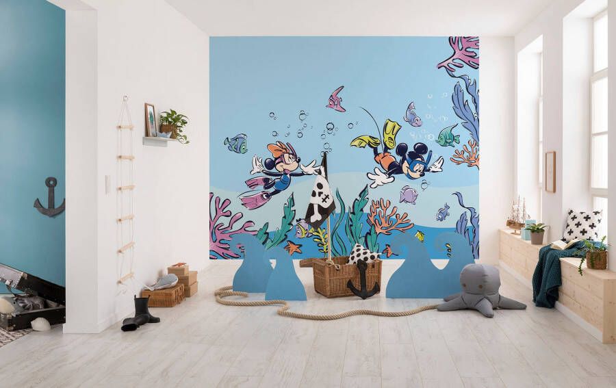 Komar Fotobehang Vlies fotobehang Mickey & Minnie Coral Reef grootte 300 x 250 cm (1 stuk)