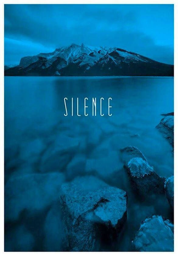 Komar Wanddecoratie Word Lake Silence blue Wanddecoratie zonder lijst