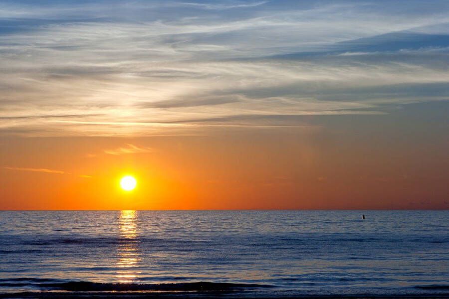 Papermoon Fotobehang Zonsondergang aan de Oostzee Vliesbehang eersteklas digitale print