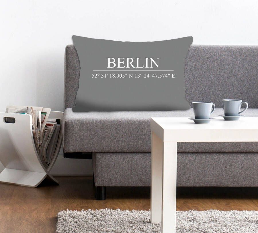 Queence Sierkussen Berlin Kussenhoes grijs Berlijn opschrift coördinaten stad urban modern (1 stuk)