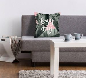 Queence Sierkussen Lazy Day met letters en veren (1 stuk)