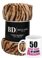 Bellatio Design Cadeau verjaardag 50 jaar Sarah vrouw Fleece plaid deken tijger print met 50 great years awesome mok Plaids