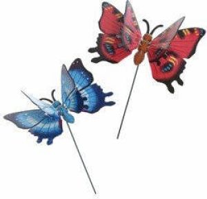 Decoris 2x stuks Metalen deco vlinders rood en blauw van 11 x 70 cm op tuinstekers Dieren decoratie tuin beeldjes beelden Tuinbeelden