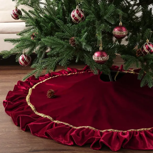 KZQ Groot luxueus wijnrood kerstboomkleed van fluweel en pluche, 121 cm, met ruches, gouden bies en strik, koninklijke vintage kerstdecoratie voor binnen
