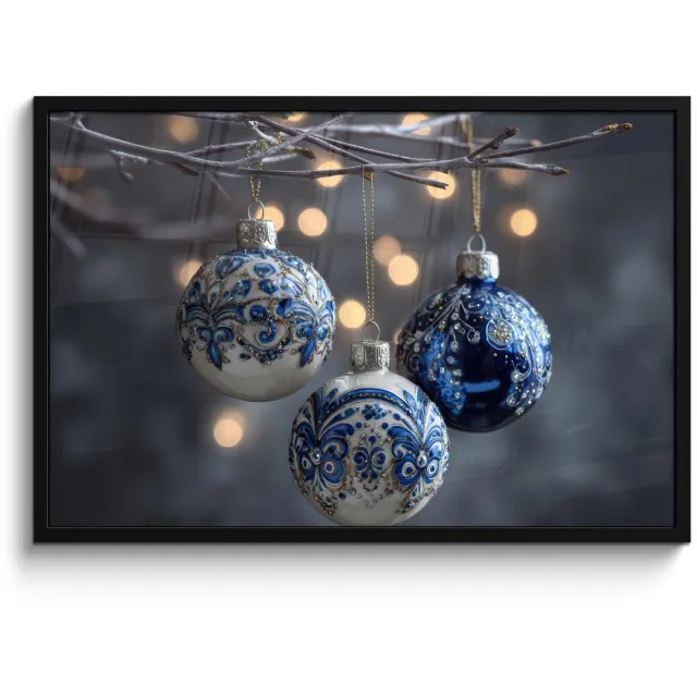 FrameYourWall Poster in lijst - Fotolijst 90x60 cm - Posters - Kerstbal - Versierd - Blauw - Posterlijst zwart - Decoratie - Wanddecoratie woonkamer - Muurdecoratie slaapkamer - Kerstversiering - Kerstdecoratie voor binnen - Kerstmis