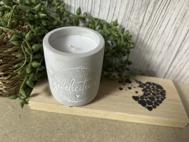 Creaties van hier Cement Candle gefeliciteerd met houten plankje - 8 cm – Cement – Kaars