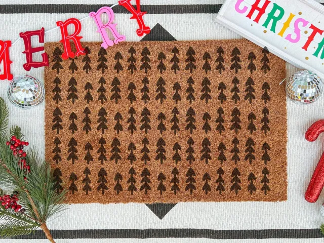 Laser-Point Christmas Trees | 60x40 cm | Nieuwe huis cadeau | Ingangsmat | Deurmat met stijl | Verhuizing cadeau | Praktisch & trendy | Perfect voor binnenkomst | Cadeau voor nieuwe woning Bruin | Zwart (Gravering 60x40)