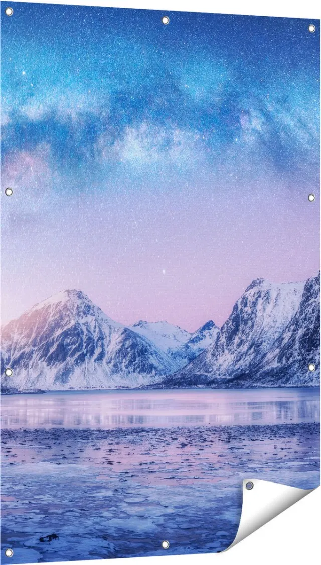 Gards Tuinposter Melkweg bij de Besneeuwde bergen - 80x120 cm - Tuindoek - Tuindecoratie - Wanddecoratie buiten - Tuinschilderij Multikleur