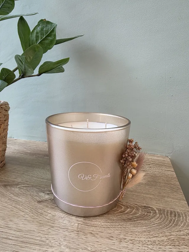 V&F Scents geurkaars 3 lonten Sandal Wood & Amber - 80 branduren Rosé Champagne metallic