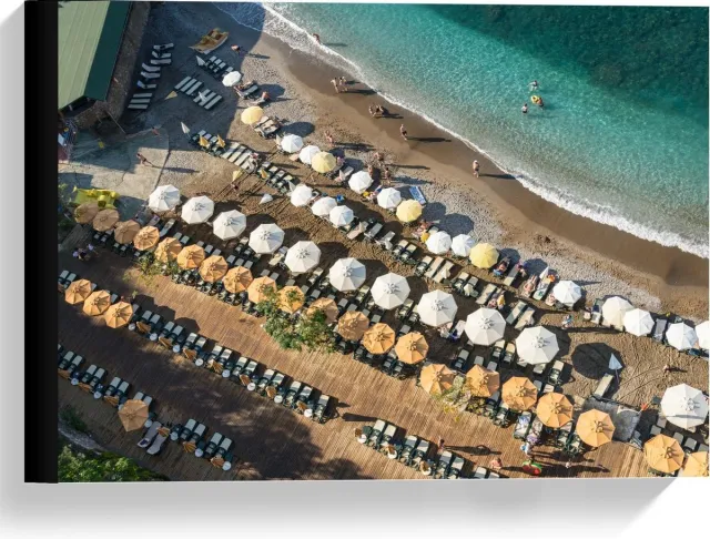 KuijsFotoprint Canvas - Groot Strand met Parasols en Blauwe Zee - 40x30cm Foto op Canvas Schilderij (Wanddecoratie op Canvas)