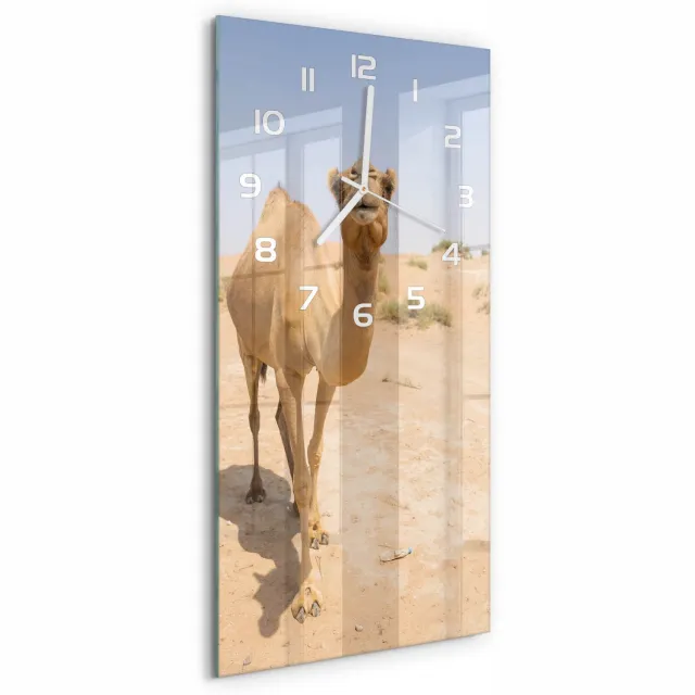 TULUP Wandklok - Kameel in de woestijn Glazen Wandklok Design - 30x60 cm - Beige Klok Glas Met Opdruk - Witte handen - Rechthoekige Klok - Wandklok Glas Met Motief - Decoratieve Glazen Klok
