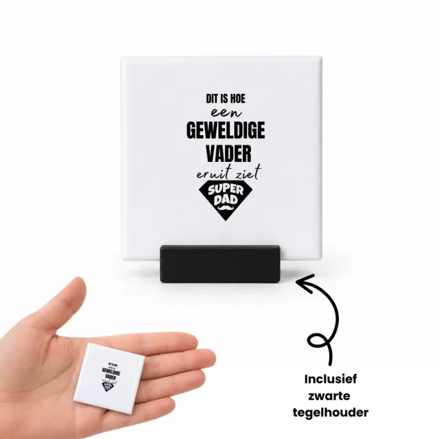 Hacebo Dit is hoe een geweldige vader eruit ziet tegeltje met tegelhouder - Vader - papa - tegeltjes met tekst - Vaderdag - cadeau - verjaardag - kado - spreuktegels - 4.8x4.8 CM Wit