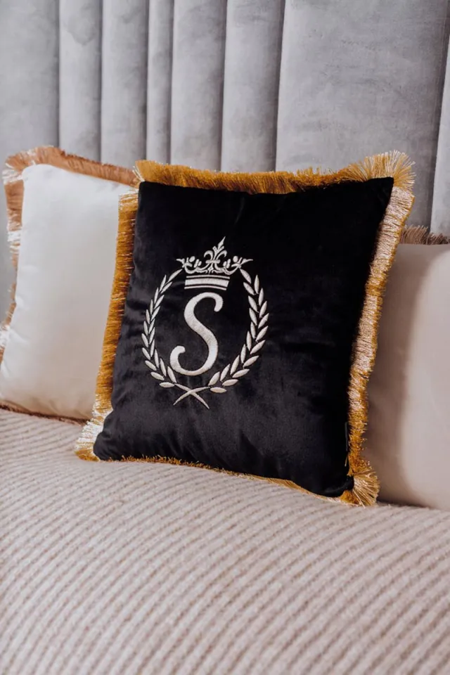Sandra Mika Embroidered pillow / personalised pillow / monogram pillow / decorative cushion 40x 40 black velvet letter