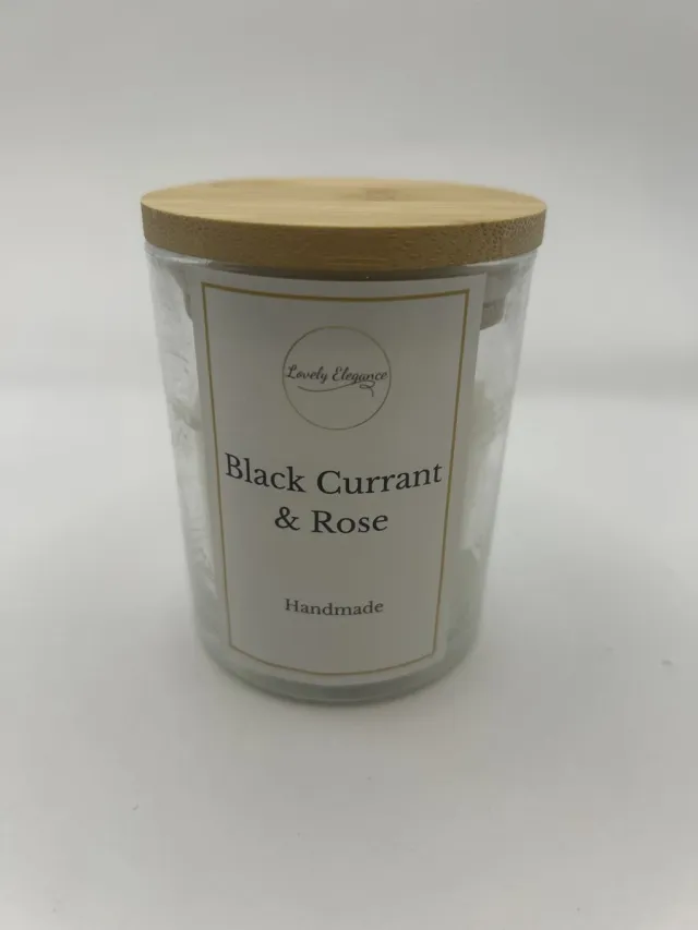 Lovely Elegance Handgemaakte Geurkaars Blackcurrant & Rose - Duurzaam - Lovely Elegance Wit