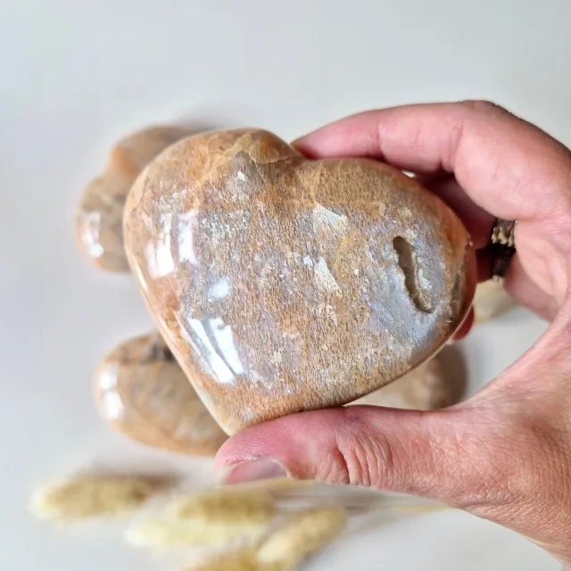 Moonlight Gemstones Peach Maansteen Hart – 6 tot 8 cm | Liefde, rust en vrouwelijke kracht Edelsteen