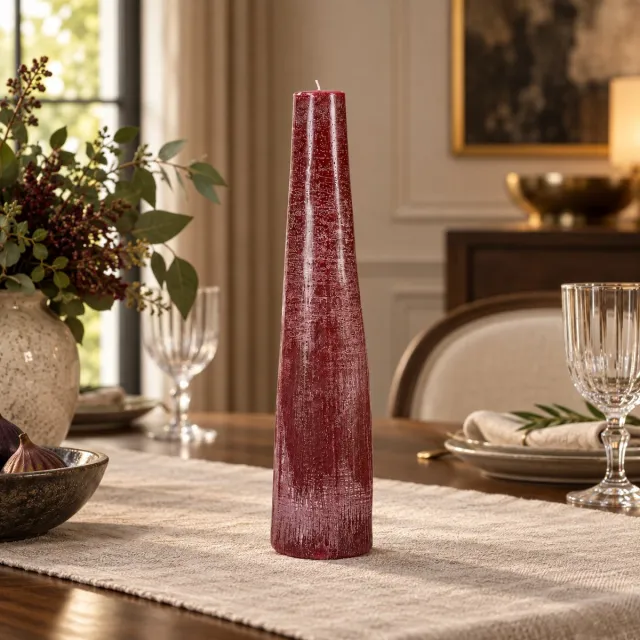Fameilleur Bordeaux Kaars- Lange Waskaars voor Woondecoratie, Sfeervolle Tafelversiering en Luxe Interieur- 9xH40cm – Diep Rode Kleur, Gestructureerde Afwerking, Elegante Uitstraling- was kaars- waskaars- decoratieve kaars Rood