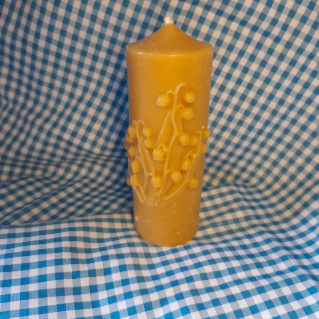 cailleagh's candles and gifts Bijenwas stompkaars Lelie van dalen geel