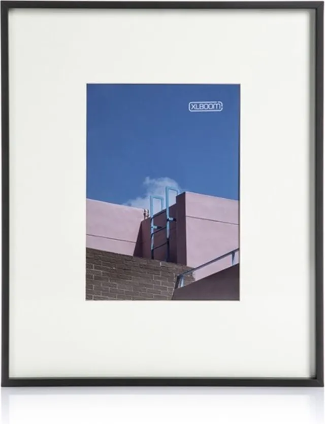 XLBoom Leon Fotolijst Fotoformaat A4 - Design Fotokader met Print van Kaatje Verschoren - Wanddecoratie - Verkrijgbaar in A2, A3, A4, 13x18 en Multi Foto (3 of 4 foto's) Zwart