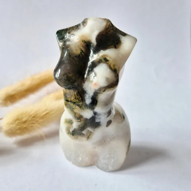 Moonlight Gemstones Mosagaat vrouwenbeeldje 8 cm (#22) – handgeslepen edelsteen carving Groen