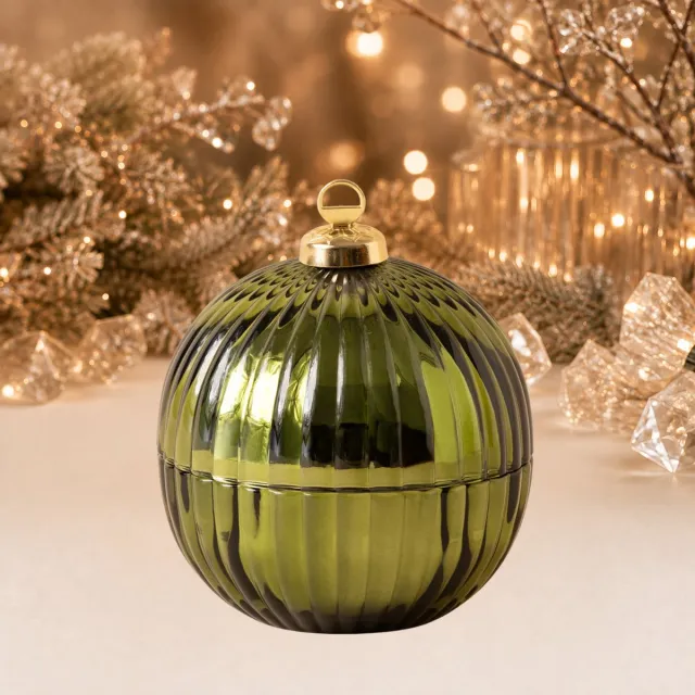 Het Geurhuisje Luxe Glazen Kerstbal Geurkaars met deksel - Groen - Knisperende Houten Lont – Limited Edition – Dierproefvrij - Handgemaakt - Geïnspireerd op Jankie Home Sweet Home