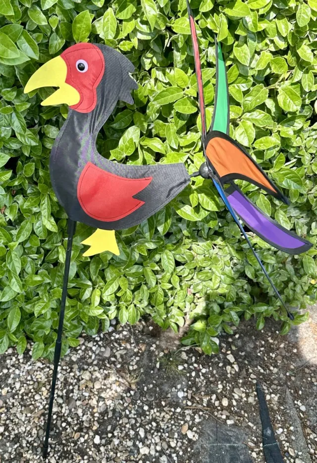 Impuls Windmolen met "Zwart + rode Vogel" - meerkleurig + zwart/rood - nylon + kunststof steker - dia 44 cm x hoogte 88 cm - Tuinaccessoires - Tuinstekers Meerkleurig + zwart/ rode vogel