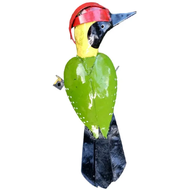 Zimba Arts Floz Design schuttingdier vogel - groene specht beeld - van gerecyled metaal - eenvoudig ophangen - gaaf cadeau voor veel leeftijden - fairtrade divers