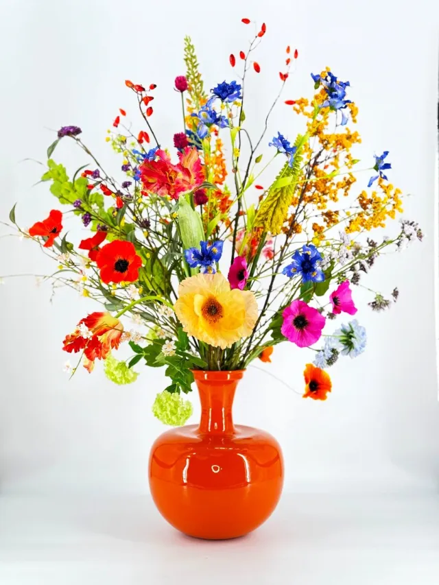 Saar Zijden- kunstbloemen -boeket -Saar- veldboeket- kunstbloemen- kunstboeket- zijdenbloemen- nepbloemen oranje groen geel blauw wit