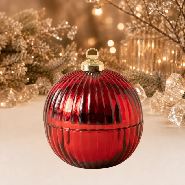 Het Geurhuisje Luxe Glazen Kerstbal Geurkaars met deksel - Rood - Knisperende Houten Lont – Limited Edition – Dierproefvrij - Handgemaakt - Geïnspireerd op Jankie Home Sweet Home