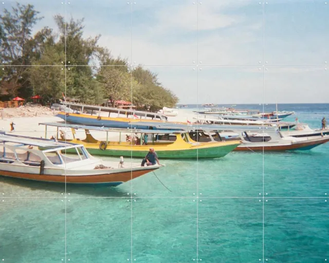 IXXI The Gili Islands, We Like Bali - 100 x 80 cm - Grote wanddecoratie en posters - Realisme, Fotografie, Eetkamer, Woonkamer, Boten & Schepen Warme kleuren / Blauw
