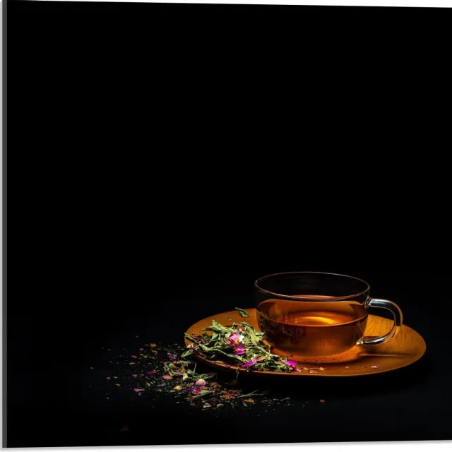 KuijsFotoprint Acrylglas - Kopje Thee met Bloemen met Zwarte Achtergrond - 50x50cm Foto op Acrylglas (Met Ophangsysteem) Groen