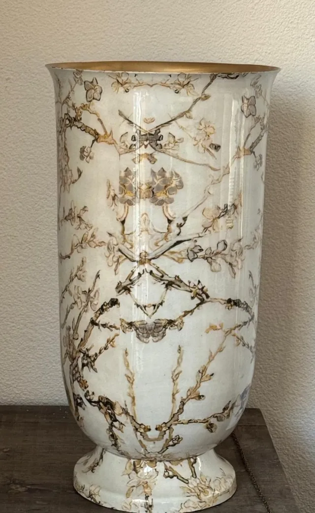 Vivelafleur VIVALAFLEUR vaas met thema Amandelbloesem. creme