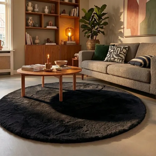 NATURL. Rond Hoogpolig vloerkleed - Comfy Supreme Zwart - Ø 200cm
