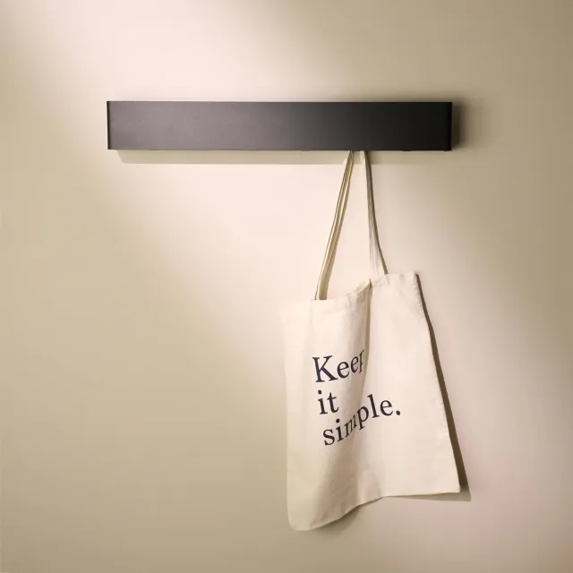 PromoHome Moderne Wandgarderobe Met Verborgen Haken - Slanke Wandkapstok Voor Jassen En Tassen - Elegante Opbergoplossing Voor Hal, Entree En Slaapkamer - 57 cm Breed - Mat Zwart