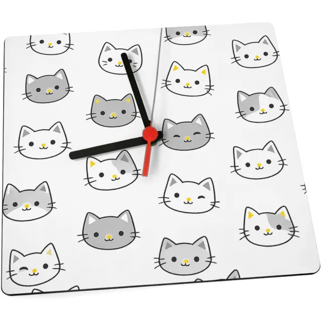 Mr Cadeautjes Klok 19 x 19 - design Herhalend patroon van vrolijke hondenkoppen met verschillend | cadeau Wit