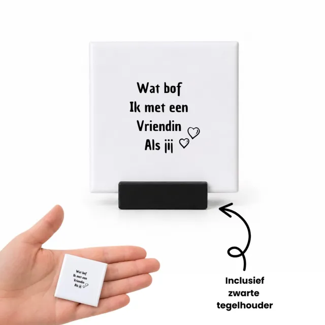 Hacebo Wat bof ik met een vriendin als jij tegeltje met tegelhouder - Vriendin - Liefste vriendin - tegeltjes met tekst - Vriendschap - Vriendinnen - Leuk cadeau voor je vriendin om te geven - spreuktegels - 4.8x4.8 CM Wit
