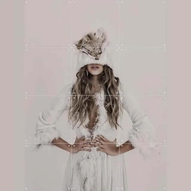IXXI Fox, STUDIO HANNAH LEMHOLT - 60 x 80 cm - Grote wanddecoratie en posters - Fotografie, Slaapkamer, Woonkamer, Mode, Dieren, Winter, Contemplatie Warme kleuren / Wit